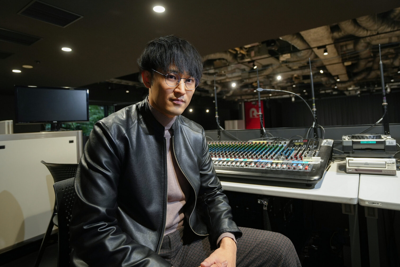 ▲社内のイベントスペースにて撮影。harmoeやDIALOGUE＋のイベントや配信の会場としても利用されています