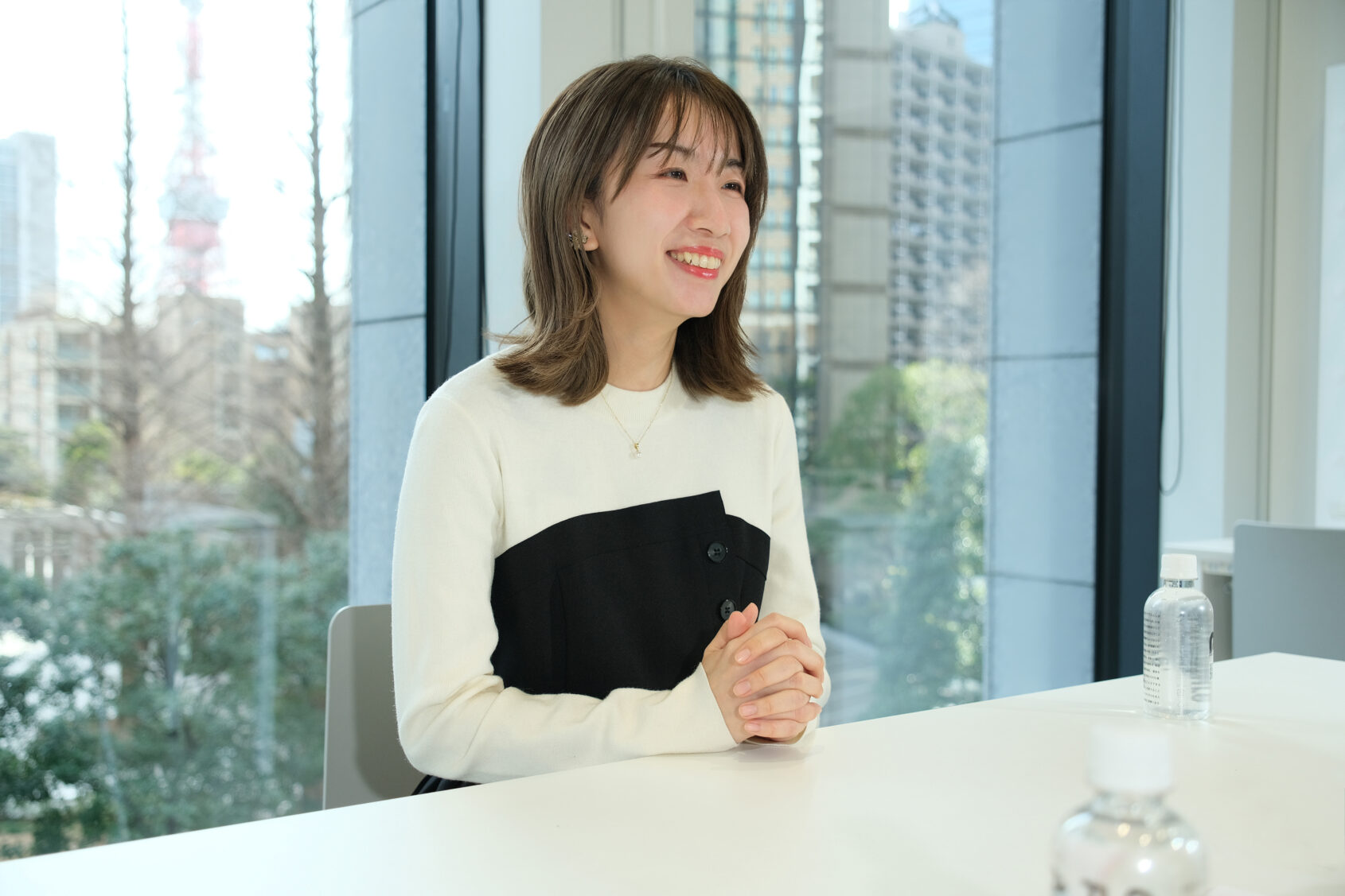 ▲海外マーケティング部アニメグループの蒋 文博。日本のアニメにハマって以来、フィギュアやグッズも自然と増えていきました