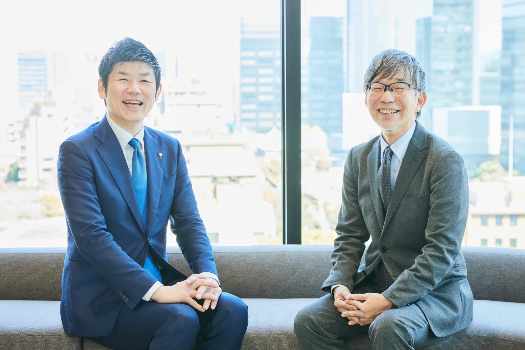 左）舞鶴市長　鴨田秋津　右）ポニーキャニオン代表取締役社長　大熊一成