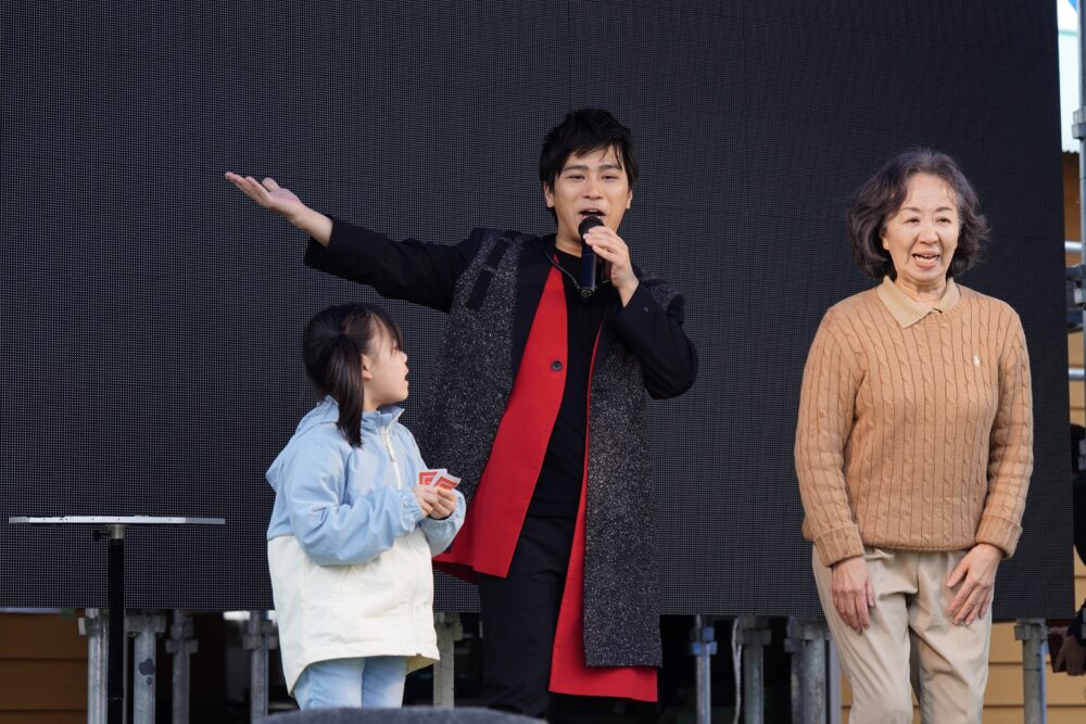 観客も参加したHARAのステージ